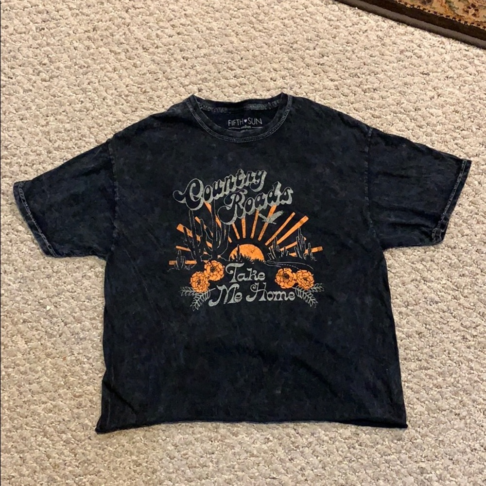 Graphic cropped tee